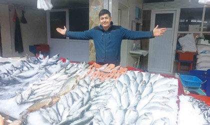 Tavşanlıda Balık Pazarında denizden sofralara yolculuk