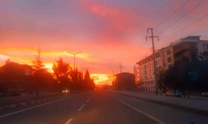 Tavşanlıda kızıl şafak gökyüzünü renklendirdi