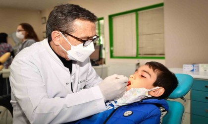 Tepebaşında çocuklar geleceğe sağlıkla gülümsüyor