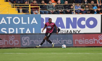 Trendyol Süper Lig: Alanyaspor: 2 - Başakşehir: 2 (İlk yarı)