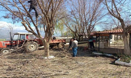 Uçurum Parkta temizlik çalışmaları sürüyor