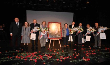 Uğur Mumcunun ismi Manisa Şehir Tiyatrosunda yaşayacak