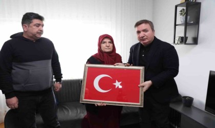 Vali Aydoğdu şehit ailesi ve hastanede yaşlı kadını ziyaret etti