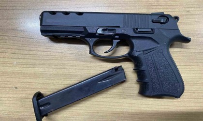 Yılbaşı gecesi evinin penceresinden çevreye rastgele ateş açan şahıs yakalandı