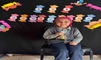 23 Nisan kutlamaları sonrasında geldiğinde evinde balkondan düşerek hayatını kaybetti