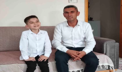 23 Nisan töreninde şarkı söyledi viral oldu