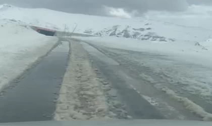 3 bin rakımlı Karabet Geçidi’nde kar yağışı