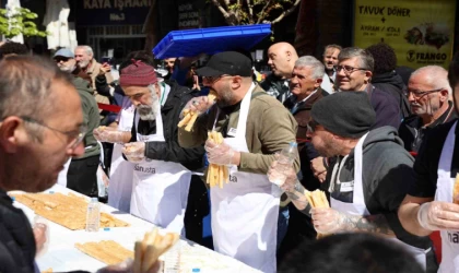 5 dakikada 11 metre börek yedi, 10 gram altının sahibi oldu