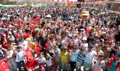 80 Binde Devr-i Alem Parkı’nda 23 Nisan coşkusu