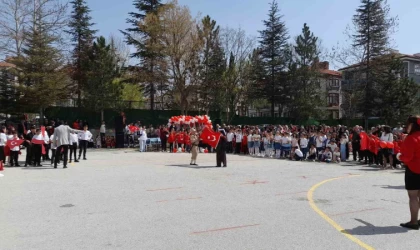 Afyonkarahisar’da 23 Nisan’da duygulandıran gösteri