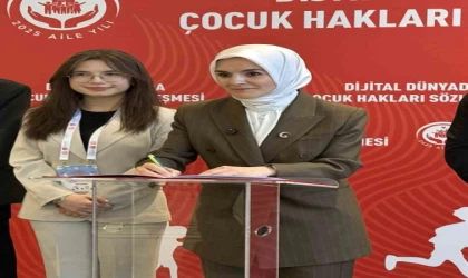 Aile ve Sosyal Hizmetler Bakanı Göktaş, ”Dijital Dünyada Çocuk Hakları Sözleşmesi”nin ilk imzasını attı