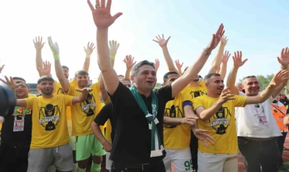 Aliağaspor FK, namağlup şampiyon olarak 2. Lig’e yükseldi