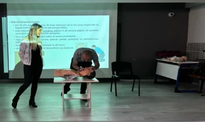 Altıntaş’ta kamu personeline ilk yardım eğitimi