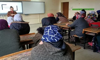 Altıntaş’ta ”Meslekleri Tanıyorum” temalı veli bilgilendirme seminerleri