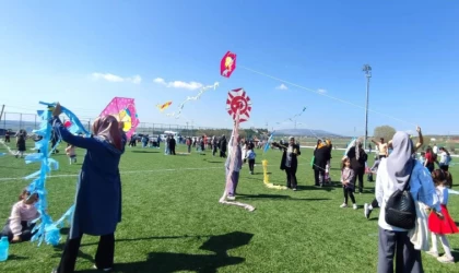 Altıntaş’ta uçurtma şenliği