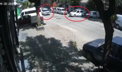 Ana yola dikkatsiz çıkan araç kazaya sebep oldu