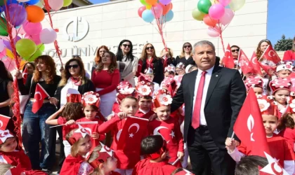 Anadolu Üniversitesi’nde minikler 23 Nisan’ı coşkuyla kutladı