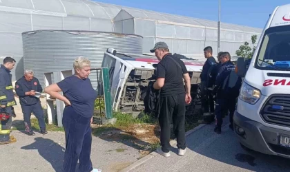 Antalya’da tur midibüsü devrildi, Rus uyruklu 18 turist yaralandı