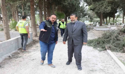 Armutlu mezarlığında bakım ve temizlik çalışması gerçekleştirildi