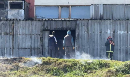 Arnavutköy’de fabrika deposunda korkutan yangın