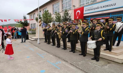 Askeri bandodan öğrencilere özel konser