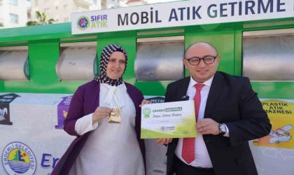 Atıklarla puan topladı, altın kazandı