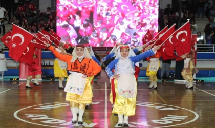 Aydın’da 23 Nisan kutlamalarında miniklerin dans gösterisi büyük beğeni topladı