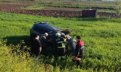 Bafra’da otomobil takla attı: 2 yaralı