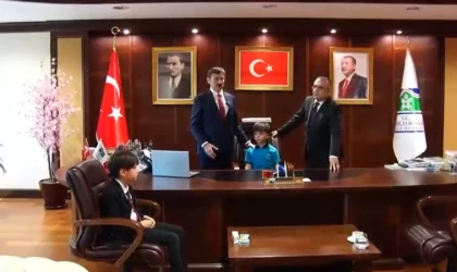 Bahçelievler Belediyesi’nde 23 Nisan töreni sırasında depreme yakalandılar