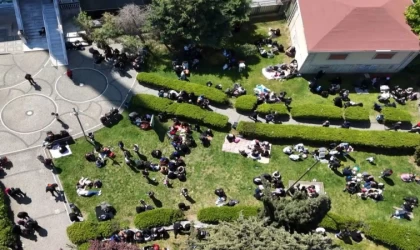 Bahçelievler’de parkı dolduran vatandaşlar havadan görüntülendi