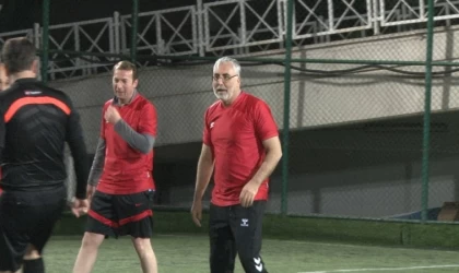 Bakan Işıkhan sendika temsilcileri ve basın mensuplarıyla maç yaptı