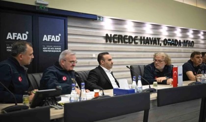 Bakan Kacır: ”Depremle ilgili gelişmeler takip ediliyor”