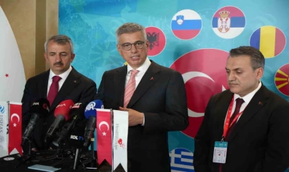 Bakan Memişoğlu: ”(İstanbul depremi) Şu anda hastanelerimizde 32 yaralımız var, durumları iyi”