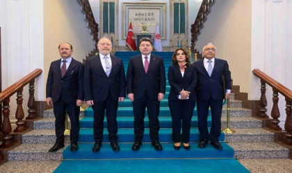 Bakan Tunç, DEM Parti heyetiyle bir araya geldi