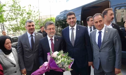 Bakan Yumaklı, Mardin’de çeşitli ziyaretlerde bulundu