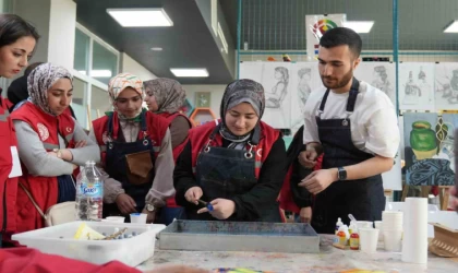 Balıkesir’de gönüllü gençlerden çevre temizliği