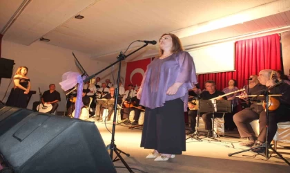 Balıkesir’de Halk Eğitimi Korosu 7’ni konserini verdi