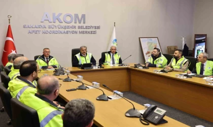 Başkan Alemdar, AKOM’dan açıkladı: ”İlk bilgilere göre olumsuzluk yok, tüm birimlerimizle sahadayız”