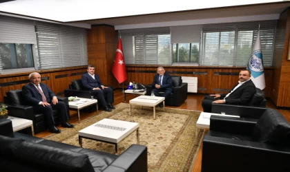 Başkan Büyükkılıç, kente katkı sağlayan misafirlerini makamında ağırladı