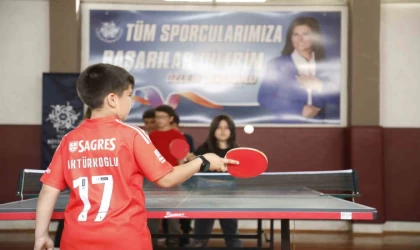 Başkan Çerçioğlu, minik sporcuların yanında