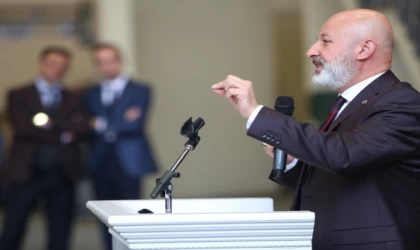 Başkan Çolakbayrakdar: ”Belediyede her bir çalışanın sendikası, ‘Ahmet Çolakbayrakdar’dır”