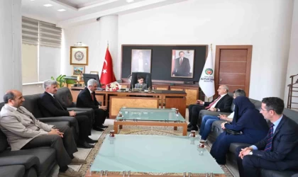 Başkan Er,” Bu koltuklara hizmet bilinci ile oturulması gerekiyor”