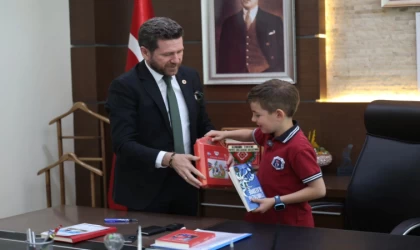 Başkan Tatık makamını iki öğrenciye devretti