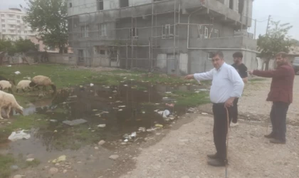 Batman’da çöken kanalizasyon hattı lağım sularını sokağa taşıdı