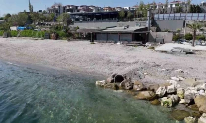 Beylikdüzü’nde denize dökülen İSKİ atık su hattı, vatandaşları tedirgin ediyor