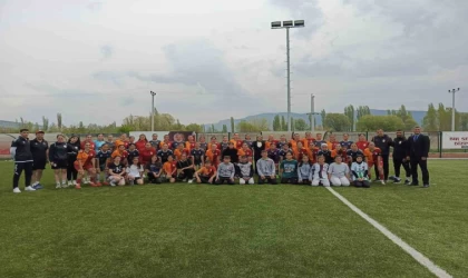 Bilecik Kolej Kız Spor Kulübü ile Galatasaray kadın futbol takımları hazırlık maçı yaptı