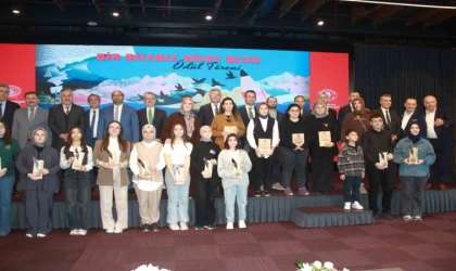 Bir Bilenle Bilge Nesil Kompozisyon Yarışması’nın kazananlarına ödül