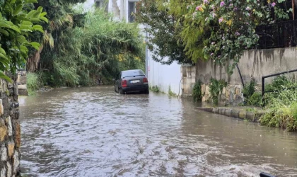 Bodrum’da sağanak yağış etkili oluyor