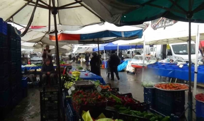 Bolu’da aniden bastıran yağmur hayatı olumsuz etkiledi