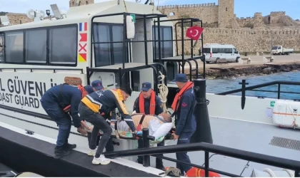 Bozcaada’da solunum yetmezliği çeken hastanın tıbbi tahliyesi Sahil Güvenlik ekiplerince gerçekleştirildi